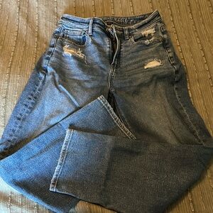 American Eagle Jeans “Mom Straight”